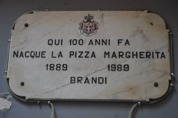 Here, one hundred years ago, the "Pizza Margherita" was born 1889/1989 Brandi. (Brandi in one of the most ancient pizzeria of the city)