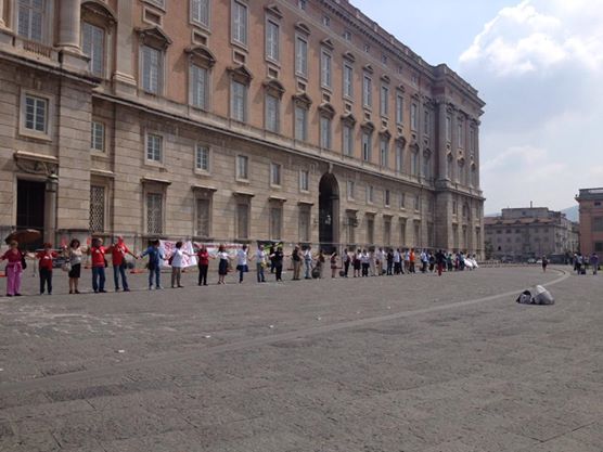 Caserta chiama Pompei la catena Umana